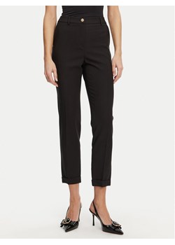 ARTIGLI Spodnie materiałowe ACPA000837 Czarny Regular Fit ze sklepu MODIVO w kategorii Spodnie damskie - zdjęcie 182645910