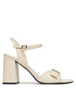 Calvin Klein Sandały Heel Sandal 85 W/Ck Hw - Lth HW0HW02485 Écru ze sklepu MODIVO w kategorii Sandały damskie - zdjęcie 182646383