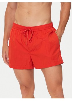 Calvin Klein Swimwear Szorty kąpielowe KM0KM01048 Czerwony Regular Fit ze sklepu MODIVO w kategorii Kąpielówki - zdjęcie 182646503