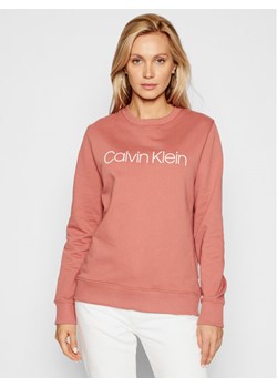 Calvin Klein Bluza Core Logo Ls K20K202157 Różowy Regular Fit ze sklepu MODIVO w kategorii Bluzy damskie - zdjęcie 182646822