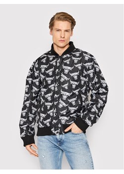 New Era Kurtka bomber Chicago Bulls All Over Logo 12893178 Czarny Regular Fit ze sklepu MODIVO w kategorii Kurtki męskie - zdjęcie 182646920