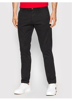 Tommy Jeans Chinosy Scanton DM0DM09595 Czarny Slim Fit ze sklepu MODIVO w kategorii Spodnie męskie - zdjęcie 182647323