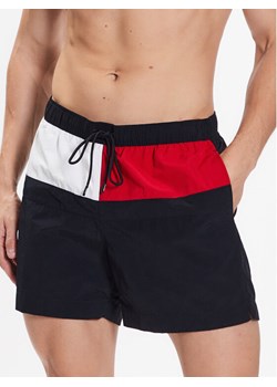 Tommy Hilfiger Szorty kąpielowe UM0UM02744 Granatowy Regular Fit ze sklepu MODIVO w kategorii Kąpielówki - zdjęcie 182647820