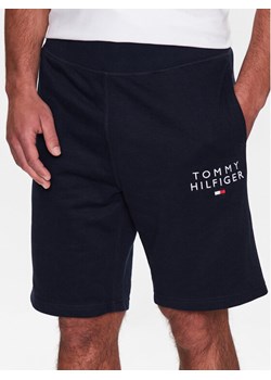 Tommy Hilfiger Szorty sportowe UM0UM02881 Granatowy Regular Fit ze sklepu MODIVO w kategorii Spodenki męskie - zdjęcie 182648440