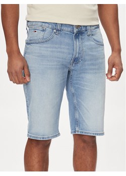 Tommy Jeans Szorty jeansowe Ronnie DM0DM18793 Niebieski Slim Fit ze sklepu MODIVO w kategorii Spodenki męskie - zdjęcie 182648593