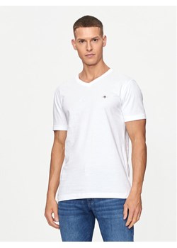 Gant T-Shirt Shield 2003186 Biały Slim Fit ze sklepu MODIVO w kategorii T-shirty męskie - zdjęcie 182648704