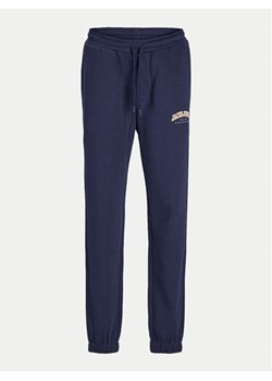 Jack&Jones Junior Spodnie dresowe Caleb 12258982 Granatowy Relaxed Fit ze sklepu MODIVO w kategorii Spodnie chłopięce - zdjęcie 182648772