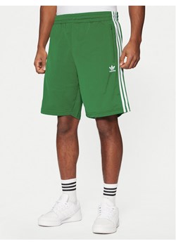 adidas Szorty sportowe adicolor Firebrid IM9420 Zielony Regular Fit ze sklepu MODIVO w kategorii Spodenki męskie - zdjęcie 182648974