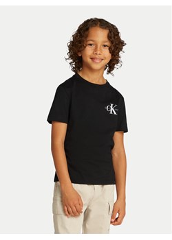 Calvin Klein Jeans T-Shirt Monologo IU0IU00678 Czarny Regular Fit ze sklepu MODIVO w kategorii T-shirty chłopięce - zdjęcie 182649073