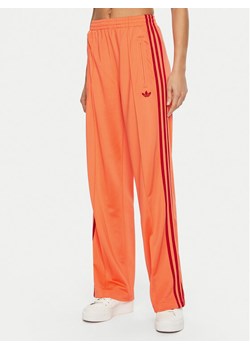 adidas Spodnie dresowe adicolor Classic Firebird JP2309 Pomarańczowy Loose Fit ze sklepu MODIVO w kategorii Spodnie damskie - zdjęcie 182649094