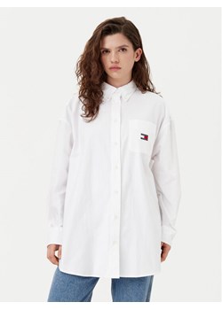Tommy Jeans Koszula DW0DW20289 Biały Oversize ze sklepu MODIVO w kategorii Koszule damskie - zdjęcie 182649613