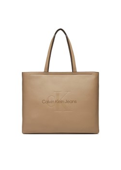 Calvin Klein Jeans Torebka Sculpted Slim K60K612222 Beżowy ze sklepu MODIVO w kategorii Torby Shopper bag - zdjęcie 182649712