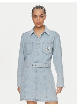 Calvin Klein Jeans Sukienka jeansowa J20J222784 Niebieski Regular Fit ze sklepu MODIVO w kategorii Sukienki - zdjęcie 182650032