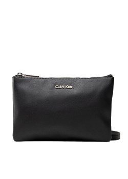 Calvin Klein Torebka Ck Must Ew Dbl Cpt Xbody K60K608409 Czarny ze sklepu MODIVO w kategorii Listonoszki - zdjęcie 182650081