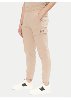 EA7 Emporio Armani Spodnie dresowe 8NPP67 PJVRZ U6155 Beżowy Regular Fit ze sklepu MODIVO w kategorii Spodnie męskie - zdjęcie 182650464