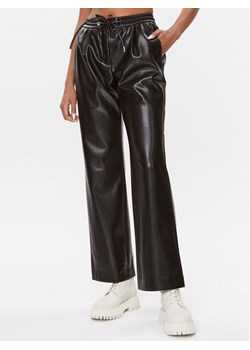 Boss Spodnie z imitacji skóry Tareta 50504046 Czarny Relaxed Fit ze sklepu MODIVO w kategorii Spodnie damskie - zdjęcie 182650892
