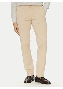 Marciano Guess Spodnie materiałowe 5GHB26 2322Z Beżowy Regular Fit ze sklepu MODIVO w kategorii Spodnie męskie - zdjęcie 182651763