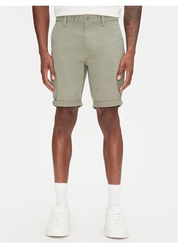 Tommy Jeans Szorty materiałowe Scanton DM0DM21950 Zielony Slim Fit ze sklepu MODIVO w kategorii Spodenki męskie - zdjęcie 182651863