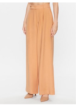 DKNY Spodnie palazzo P3EK8Q84 Pomarańczowy Regular Fit ze sklepu MODIVO w kategorii Spodnie damskie - zdjęcie 182652153