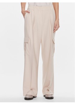 Herskind Spodnie materiałowe Louise 5011993 Beżowy Relaxed Fit ze sklepu MODIVO w kategorii Spodnie damskie - zdjęcie 182652494