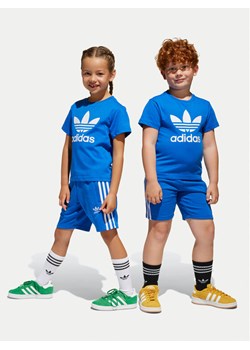 adidas Komplet t-shirt i spodenki adicolor JC9157 Niebieski Regular Fit ze sklepu MODIVO w kategorii Komplety chłopięce - zdjęcie 182652773