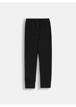 Coccodrillo Spodnie dresowe ZC4120201VGA Czarny Slim Fit ze sklepu MODIVO w kategorii Spodnie chłopięce - zdjęcie 182652780