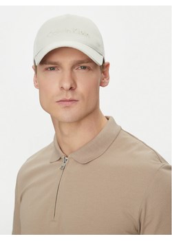 Calvin Klein Czapka z daszkiem K50K513015 Beżowy ze sklepu MODIVO w kategorii Czapki z daszkiem męskie - zdjęcie 182653904