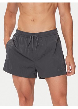 Calvin Klein Swimwear Szorty kąpielowe KM0KM01048 Szary Regular Fit ze sklepu MODIVO w kategorii Kąpielówki - zdjęcie 182653970
