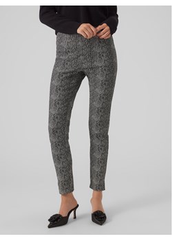 Vero Moda Spodnie materiałowe 10294377 Szary Slim Fit ze sklepu MODIVO w kategorii Spodnie damskie - zdjęcie 182654010
