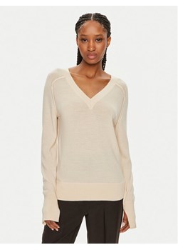 Calvin Klein Sweter K20K207573 Beżowy Regular Fit ze sklepu MODIVO w kategorii Swetry damskie - zdjęcie 182654024