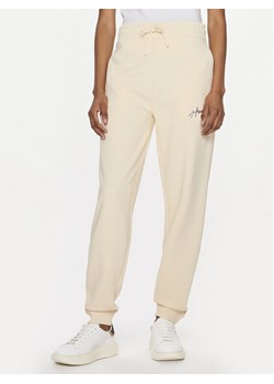 Hugo Spodnie dresowe Easy 50509171 Beżowy Relaxed Fit ze sklepu MODIVO w kategorii Spodnie damskie - zdjęcie 182654172