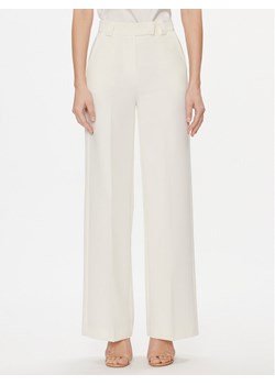 Maryley Spodnie materiałowe 24EB515/43VA Beżowy Relaxed Fit ze sklepu MODIVO w kategorii Spodnie damskie - zdjęcie 182654343