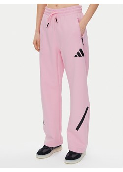 adidas Spodnie dresowe Z.N.E. Barrel JC5410 Różowy Loose Fit ze sklepu MODIVO w kategorii Spodnie damskie - zdjęcie 182654612
