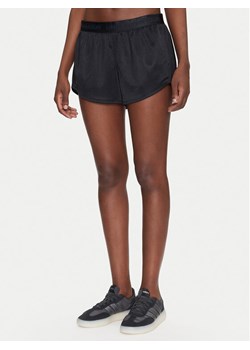 Under Armour Szorty sportowe Tech™ Play Up Shine 1389883 Czarny Regular Fit ze sklepu MODIVO w kategorii Szorty - zdjęcie 182654774
