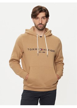 Tommy Hilfiger Bluza Logo MW0MW11599 Khaki Regular Fit ze sklepu MODIVO w kategorii Bluzy męskie - zdjęcie 182654863