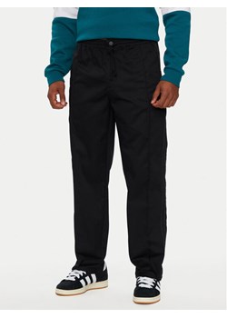 adidas Spodnie dresowe CS Chino IY2074 Czarny Regular Fit ze sklepu MODIVO w kategorii Spodnie męskie - zdjęcie 182654870
