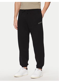Guess Spodnie dresowe Z4YB00 KAIJ1 Czarny Relaxed Fit ze sklepu MODIVO w kategorii Spodnie męskie - zdjęcie 182655170