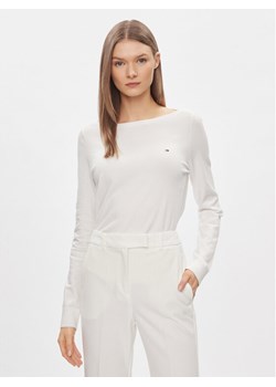 Tommy Hilfiger Sweter WW0WW42050 Biały Regular Fit ze sklepu MODIVO w kategorii Swetry damskie - zdjęcie 182655441