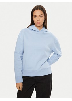 Calvin Klein Bluza K20K208126 Błękitny Regular Fit ze sklepu MODIVO w kategorii Bluzy damskie - zdjęcie 182655814