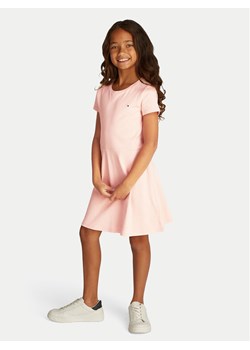 Tommy Hilfiger Sukienka codzienna Essential KG0KG08487 D Różowy Regular Fit ze sklepu MODIVO w kategorii Sukienki dziewczęce - zdjęcie 182655912