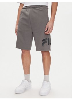 Fila Szorty sportowe Lezinnes FAM0870 Szary Regular Fit ze sklepu MODIVO w kategorii Spodenki męskie - zdjęcie 182656354
