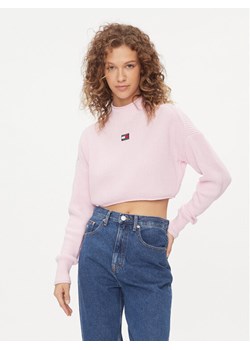 Tommy Jeans Sweter Badge DW0DW16519 Różowy Regular Fit - id: 0000302812462 - marki Tommy Jeans - 182656624 Tommy Jeans Sweter Badge DW0DW16519 Różowy Regular Fit ze sklepu MODIVO w kategorii Swetry damskie - zdjęcie 182656624