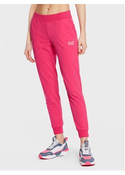 EA7 Emporio Armani Spodnie dresowe 8NTP85 TJCQZ 1417 Różowy Regular Fit ze sklepu MODIVO w kategorii Spodnie damskie - zdjęcie 182656712