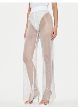 Guess Spodnie materiałowe E4YB00 KCDW0 Biały Relaxed Fit ze sklepu MODIVO w kategorii Spodnie damskie - zdjęcie 182657344