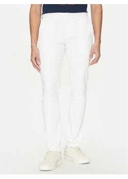 Tommy Hilfiger Chinosy Bleecker MW0MW26619 Biały Slim Fit ze sklepu MODIVO w kategorii Spodnie męskie - zdjęcie 182657431