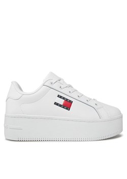 Tommy Jeans Sneakersy Tjw Flatform Ess EN0EN02518 Biały ze sklepu MODIVO w kategorii Buty sportowe damskie - zdjęcie 182658080