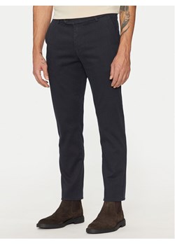 Bugatti Chinosy 4890 66347B Granatowy Slim Fit ze sklepu MODIVO w kategorii Spodnie męskie - zdjęcie 182658101