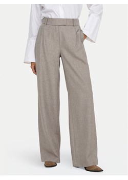 ONLY Spodnie materiałowe Linda 15336761 Beżowy Straight Fit ze sklepu MODIVO w kategorii Spodnie damskie - zdjęcie 182658520