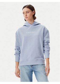 Calvin Klein Bluza Hero Logo K20K205449 Niebieski Regular Fit ze sklepu MODIVO w kategorii Bluzy damskie - zdjęcie 182658670