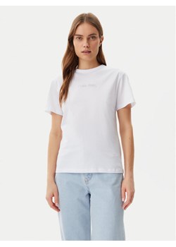 Calvin Klein T-Shirt K20K208294 Biały Regular Fit ze sklepu MODIVO w kategorii Bluzki damskie - zdjęcie 182659080